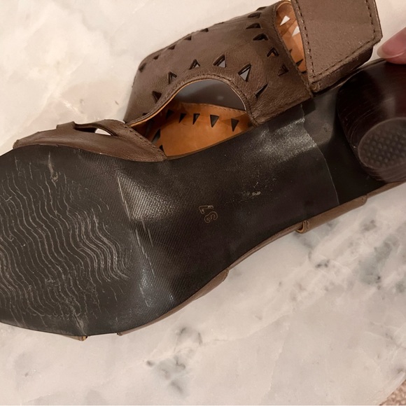 Runway Italia Heels - Picture 3 of 4